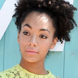 可可·蕾貝卡·艾多加姆荷 飾演 Hessa