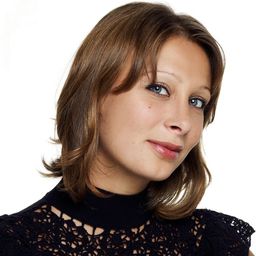 卡蒂烏西亞·卡諾羅 飾演 Carola