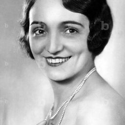 Marie Burke 飾演 Señora Gallardo