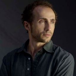 瑟吉歐·阿爾貝里 飾演 Piero