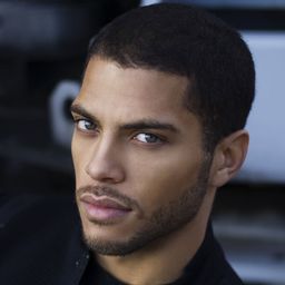 以沙·布雷克 飾演 Allison Davis