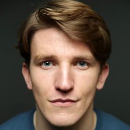 伊雲米曹 飾演 Joseph