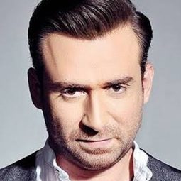 Nedal Al Shafey 飾演 Farhat