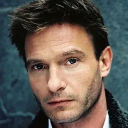 湯馬士基哲曼 - Wild Chicks in Love演員 飾演Herr Slättberg