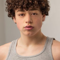 朱利安·勒納 - 小鎮聖誕大風情演員 飾演Samuel