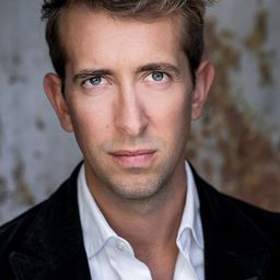 Todd Emerson 飾演 Detloff