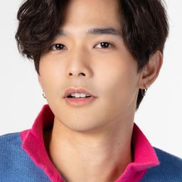 Lee Thanat Lowkhunsombat 飾演 Suer