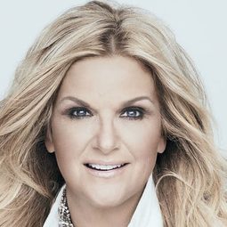 Trisha Yearwood 飾演 Self