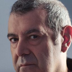 曼努埃爾·莫隆 - 我們生活的夏天演員 飾演Evaristo