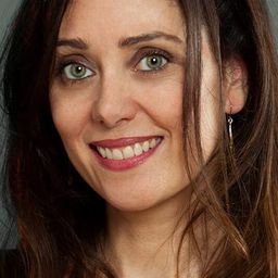 卡羅萊納·克萊門特 - 風流西班牙：摩洛哥情事演員 飾演Sonsoles