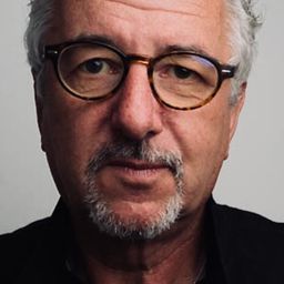 Simon Mattacks 飾演 Mr. Mouseling (voice)