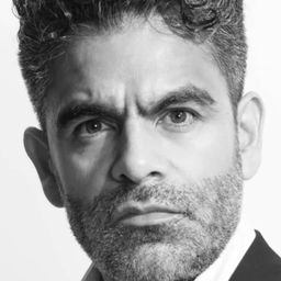 阿德里安·瓦茲奎茲 飾演 Fiscal Zamudio Rodriguez