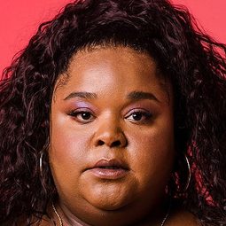 波麗·馬里尼奧 - 無濾真女子演員 飾演Deusa 