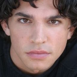 Brian Burnett 飾演 Dutch