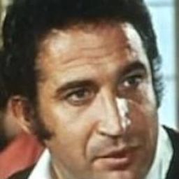 Frank Oliveras 飾演 Luke