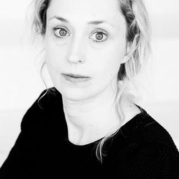 Verena Bukal 飾演 Rosa