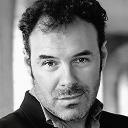 Sean Chapman - The Nightwatch演員 飾演Frank Smallman