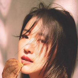 Chang Yao 飾演 Secretary