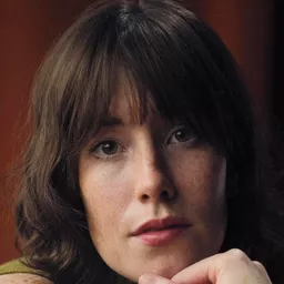 Niamh Finlay - 侏羅紀世界：重生演員 飾演Desanto