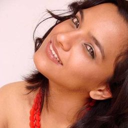 阿娜席·娜爾 飾演 Aliya Bose