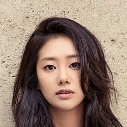 玄朱妮 飾演 Ba-da