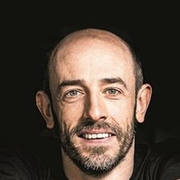 Csongor Kassai 飾演 