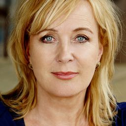 Inge Ipenburg 飾演 Girl