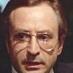 Daniele Dublino 飾演 Don Francesco