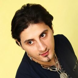 Emile Amro 飾演 Addams