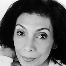 Yolande Bavan 飾演 Betty