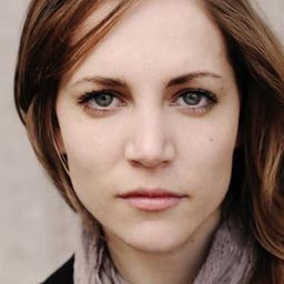 Jessica Richter 飾演 Anne