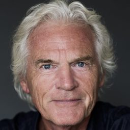 Kurt Ravn - 針孔正義演員 飾演Arne Thorsen