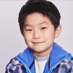 Isaac Bae 飾演 George