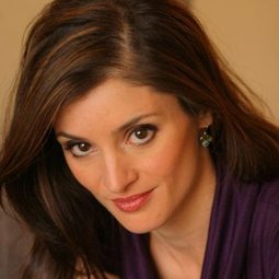 CindyMarie Small 飾演 Shelly Gorfein