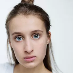 祖贊娜·普瓦夫斯卡 飾演 Posterunkowa Barbara Pasterz