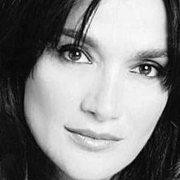 Elena Ursitti 飾演 Zia Teresa