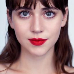 泰莎·依亞 飾演 Rosario