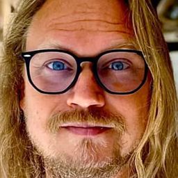 Morten Buus 飾演 Colonist