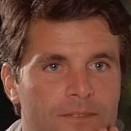 Mauro Di Francesco 飾演 