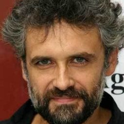 保杜拉 飾演 Pablo