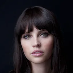 菲莉絲迪鍾斯 飾演 Jane Hawking