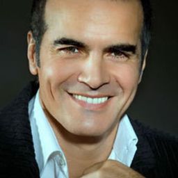 Bruno Minniti 飾演 Thor