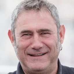 沙治路柏斯 - Solo mía演員 飾演Joaquín