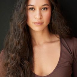 Malaya Valenzuela 飾演 Emily Litman