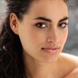 Rosa Gilmore 飾演 Very Tall Woman