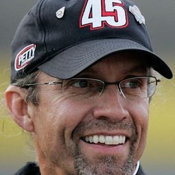 Kyle Petty - 反斗車王3演員 飾演Cal Weathers (voice)