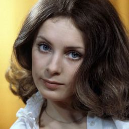 Danuta Kowalska 飾演 Kozlov's Mother