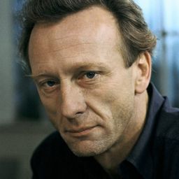 Hidde Maas 飾演 Dr. Van Renesse