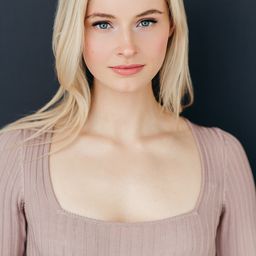 Hannah Galway 飾演 Claire