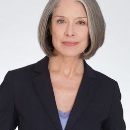 Nancy Farrell - 愛在巴黎演員 飾演Ishkq's Friend